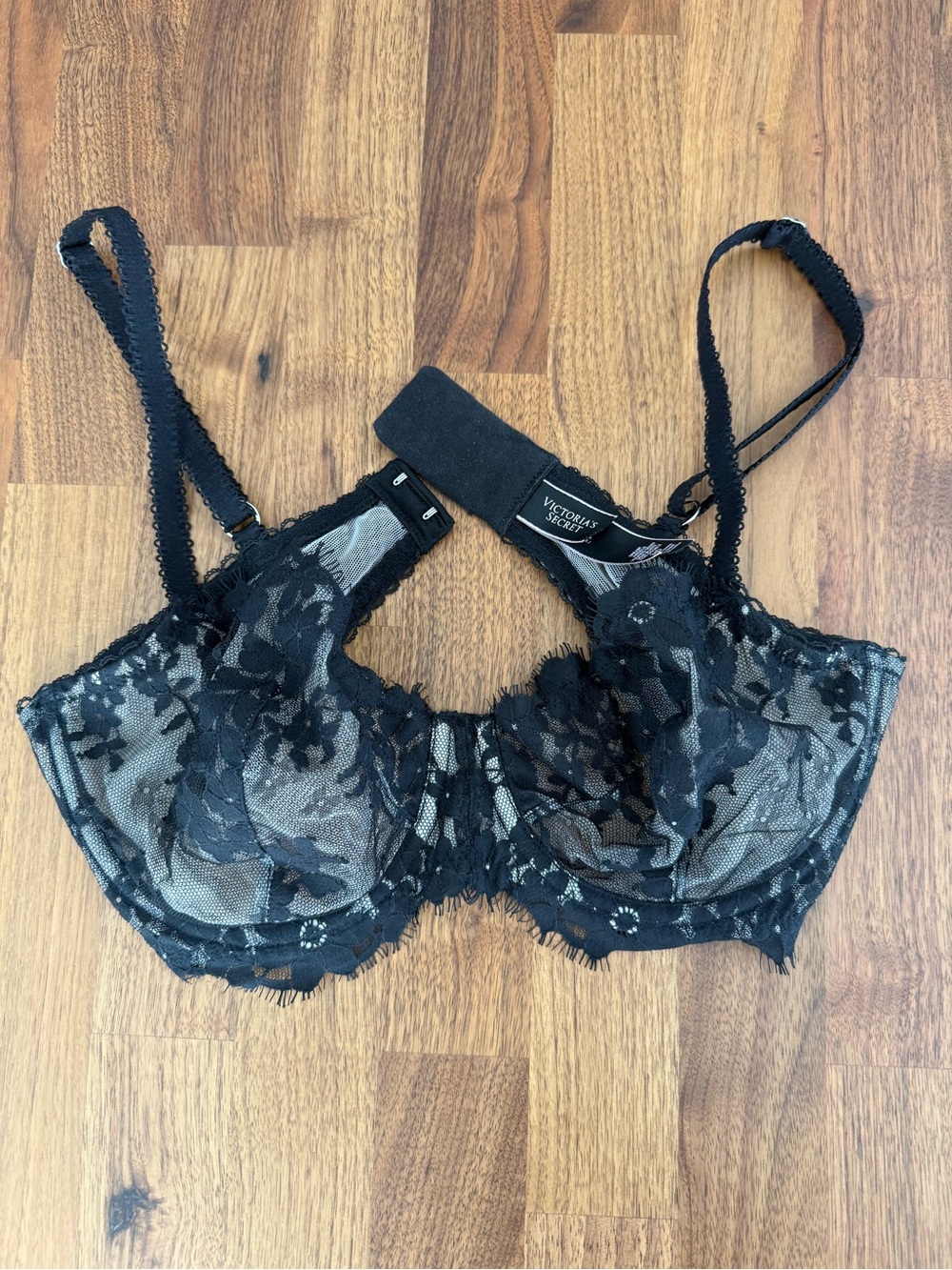 Victoria's Secret Delicate Floral Sheer Black Lace Underwire Bra / Size 34D